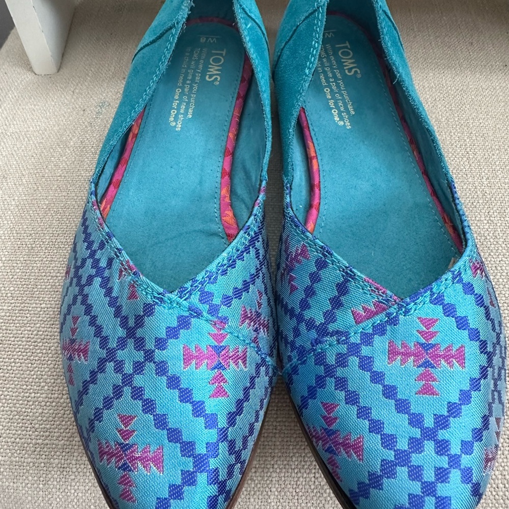 TOMS Ballet Flats Turquoise Aztec Size 8 Womens Slip On Western Dopamine Shoe